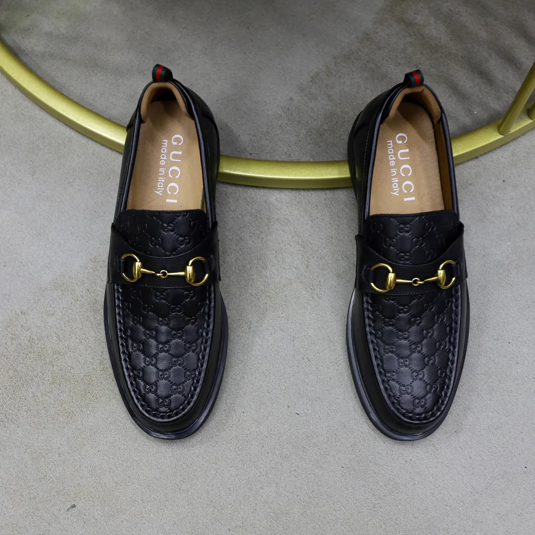 Men's shoes: 250🙅‍♂️🙅‍♂️🙅‍♂️Niuli Brand: GUCCI Size: 38-44 (45 can be customized) Level: Counter classic Material: Original soft cowhide upper Comfortable cowhide lining Original lightweight outsole Style category: Business casual footwear Driving leather shoes Color: Actual picture color